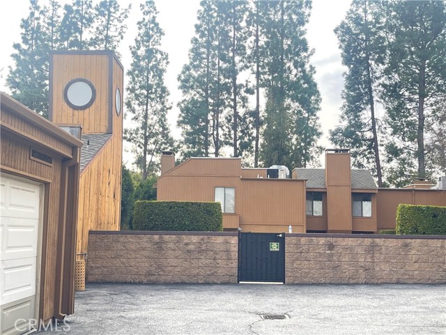 100 Hurlbut Street, Pasadena CA: https://media.crmls.org/medias/04df893b-120c-41c9-ab9c-29a98d7219b1.jpg