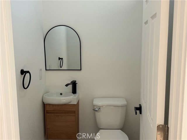 Detail Gallery Image 11 of 14 For 9832 San Miguel Ave, South Gate,  CA 90280 - 4 Beds | 2/1 Baths