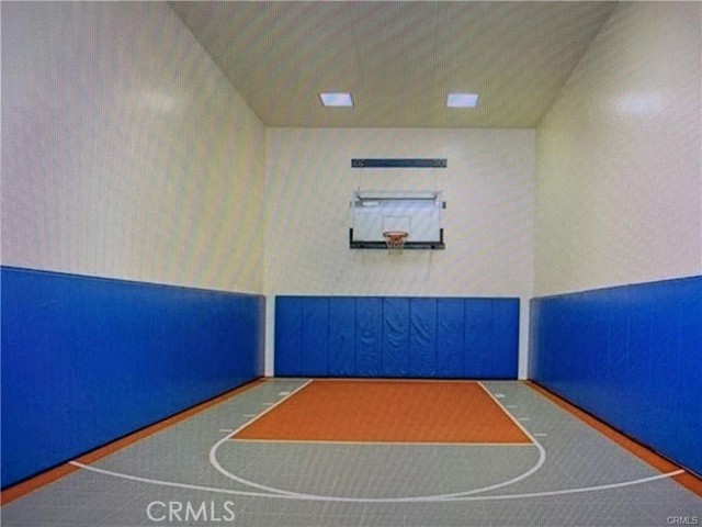 21450 Burbank Boulevard, Woodland Hills CA: https://media.crmls.org/medias/04e0f86c-2469-4aa5-a0ac-4d68f5d852fe.jpg