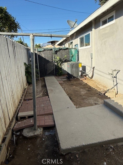 Detail Gallery Image 7 of 7 For 416 W Park, Ontario,  CA 91762 - 2 Beds | 1 Baths