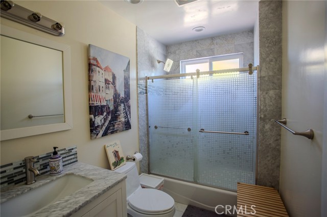 Detail Gallery Image 20 of 26 For 1724 Sombra Dr, Glendale,  CA 91208 - 3 Beds | 2 Baths