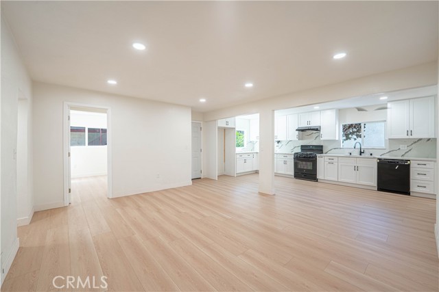 Detail Gallery Image 5 of 31 For 3510 Slayton St, Hawthorne,  CA 90250 - 5 Beds | 5 Baths