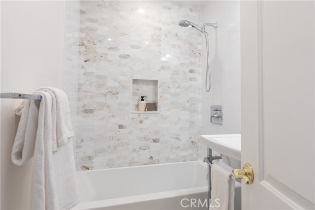 2054 Pattiz Avenue, Long Beach CA: https://media.crmls.org/medias/04e15c91-6269-43a5-8bd8-453672e5ea2c.jpg
