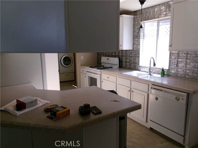 Detail Gallery Image 29 of 61 For 13983 Silver Lake Pl, Victorville,  CA 92395 - 3 Beds | 2 Baths