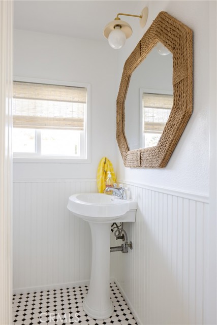 265 Myrtle Street, Laguna Beach CA: https://media.crmls.org/medias/04e34662-1b8a-4822-9664-1a6af4fed36b.jpg