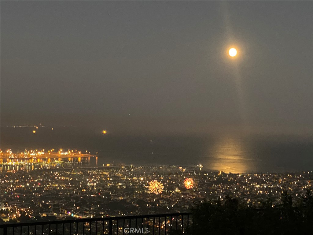 https://media.crmls.org/medias/04e40206-165b-4cbb-9424-b2f1eb84012f.jpg?preset=X-Large