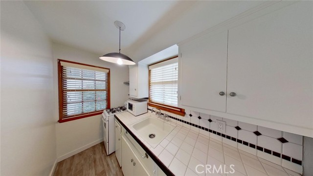 519 Poppy Avenue, Corona del Mar CA: https://media.crmls.org/medias/04e4759b-8689-4e14-bd06-9a4c909545bb.jpg