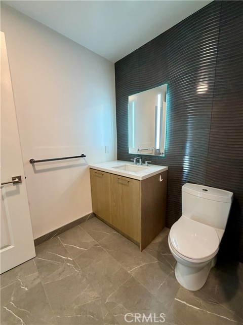 Detail Gallery Image 6 of 40 For 400 S Broadway #1703,  Los Angeles,  CA 90013 - 2 Beds | 2 Baths