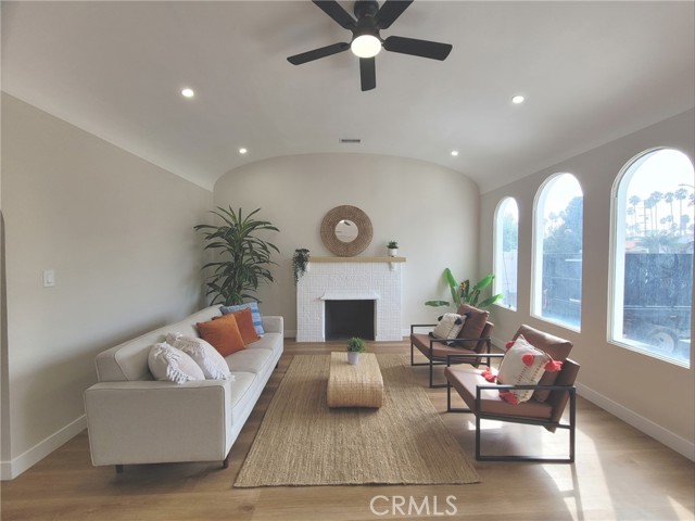 Detail Gallery Image 2 of 15 For 5414 Hillcrest, Los Angeles,  CA 90043 - 3 Beds | 2 Baths