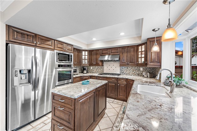 Outstanding kitchen layout with center isle that can be moved for ease of use.