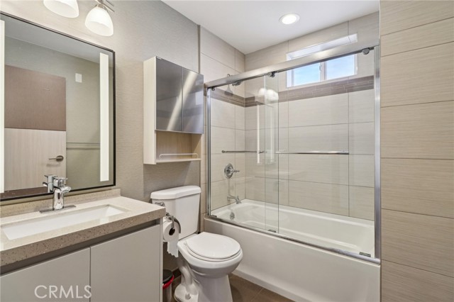 903 S New Hampshire Avenue, Los Angeles CA: https://media.crmls.org/medias/04e56f41-31c0-418e-812e-9f5d3fca18ab.jpg