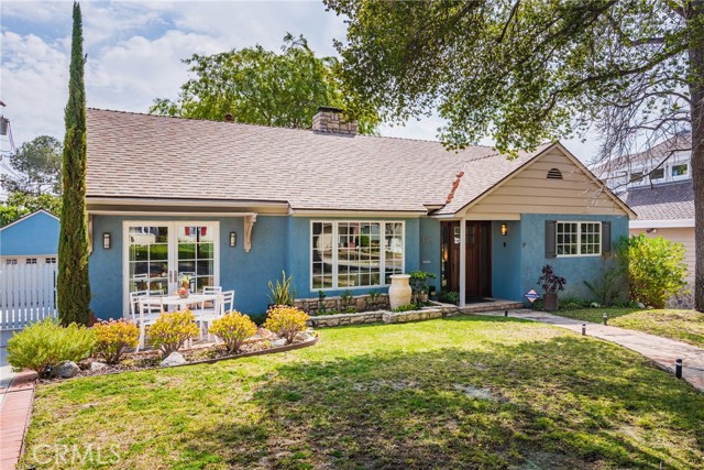 Detail Gallery Image 2 of 20 For 1215 Oak Circle Dr, Glendale,  CA 91208 - 4 Beds | 2/1 Baths