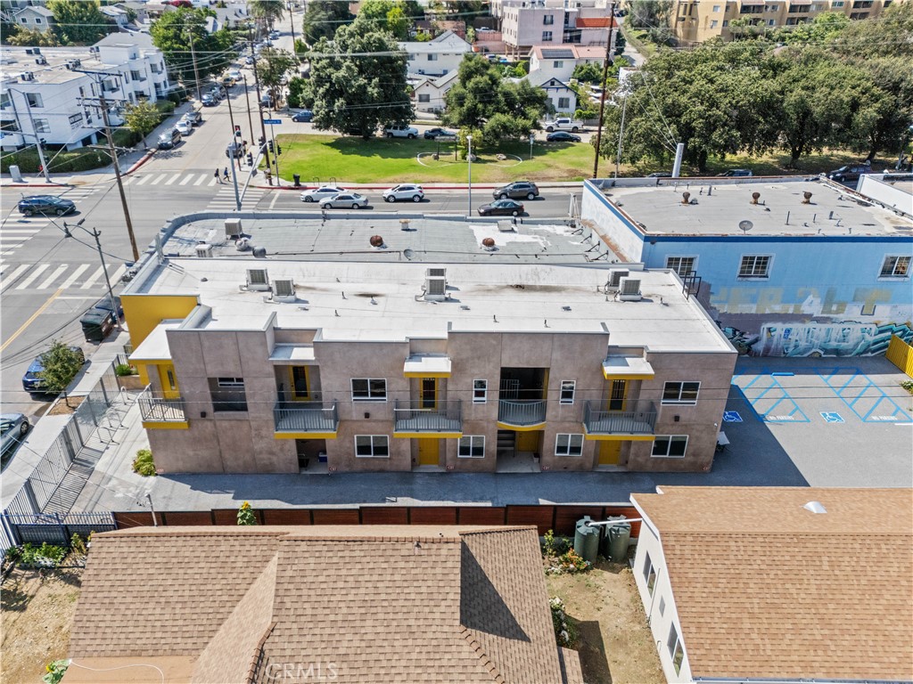 https://media.crmls.org/medias/04e649c0-b57d-4b3f-9c53-0b9edd6c4585.jpg?preset=X-Large