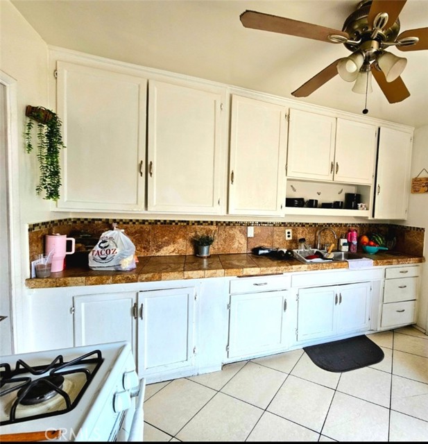 Detail Gallery Image 5 of 11 For 938 S Tajauta Ave, Compton,  CA 90220 - 2 Beds | 1 Baths