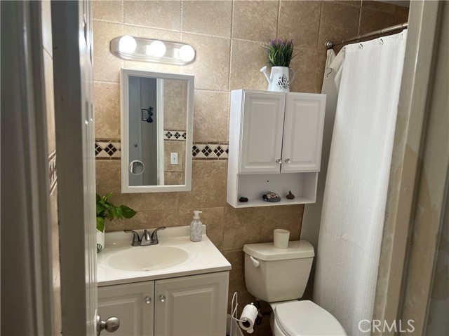 Detail Gallery Image 8 of 15 For 19172 Quebec Ave, Corona,  CA 92881 - 3 Beds | 2 Baths