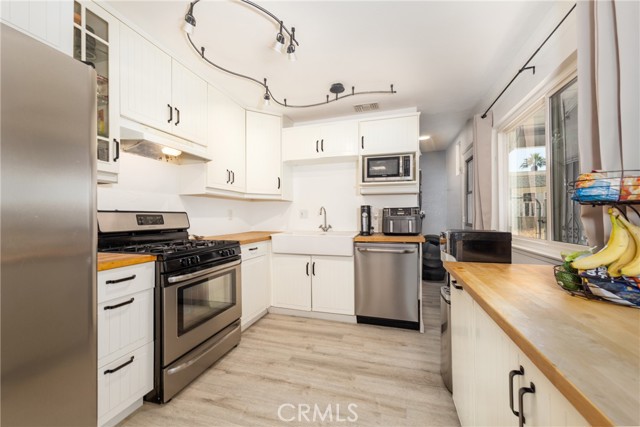 Detail Gallery Image 8 of 17 For 870 Falcon Ln, Redlands,  CA 92374 - 4 Beds | 2 Baths