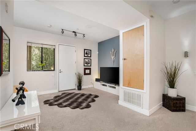 Detail Gallery Image 18 of 41 For 395 E 4th St #3,  Long Beach,  CA 90802 - 2 Beds | 2 Baths