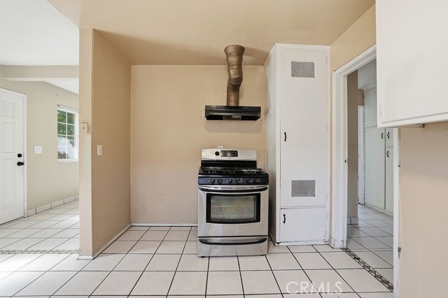 Detail Gallery Image 13 of 41 For 726 Weelo Dr, Costa Mesa,  CA 92627 - 4 Beds | 2 Baths