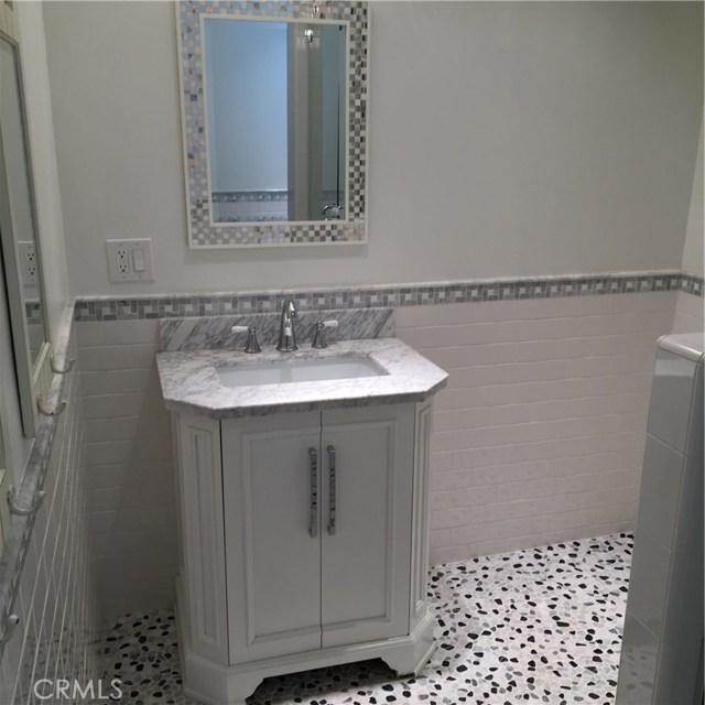 Detail Gallery Image 15 of 21 For 952 2nd. Street, Manhattan Beach,  CA 90266 - 5 Beds | 3 Baths