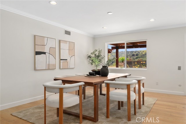 Detail Gallery Image 8 of 30 For 5839 Parkmor Rd, Calabasas,  CA 91302 - 4 Beds | 2 Baths