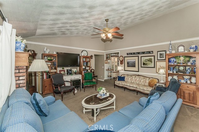 2468 Laverne, Clovis CA: https://media.crmls.org/medias/04e91df7-6385-4190-a6e6-b8572d57d60f.jpg