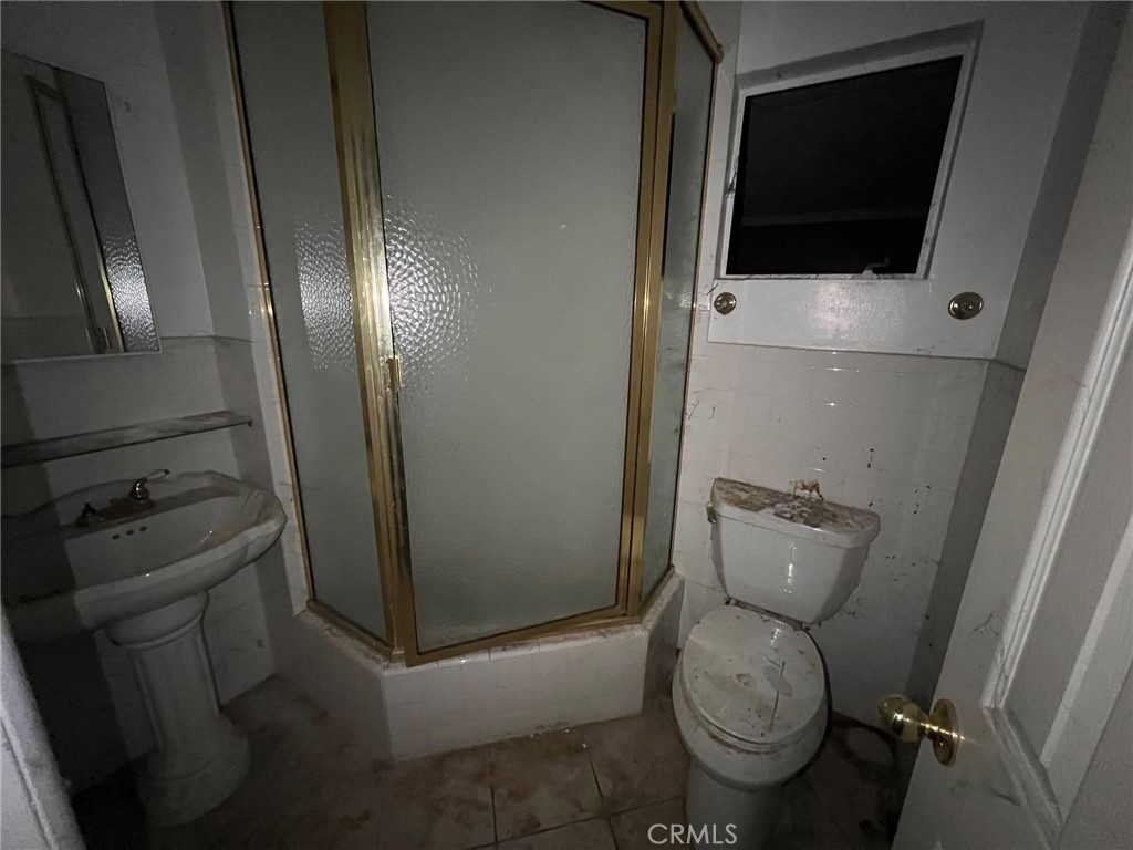 https://media.crmls.org/medias/04e9b4da-7dc6-4a2f-a5ed-1e5270329a3c.jpg?preset=X-Large