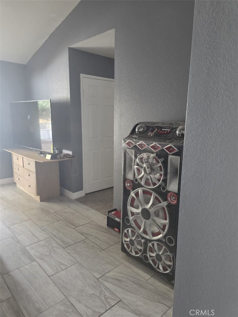 MLS #IV25133592 image #23