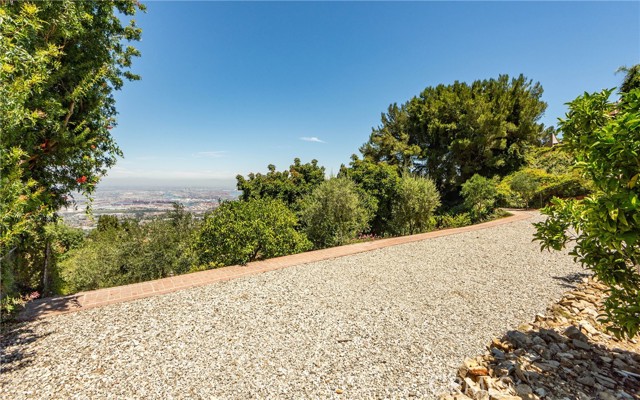3300 Crownview Drive, Rancho Palos Verdes CA: https://media.crmls.org/medias/04ea9c77-db8f-42cd-ae2c-de68e905e9e2.jpg