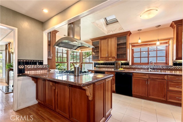 2042 E Crary Street, Pasadena CA: https://media.crmls.org/medias/04eb1ef1-7dc5-4733-b4b0-88b49bf82277.jpg