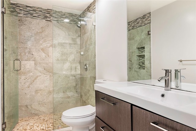 7107 Marina Pacifica S Drive, Long Beach CA: https://media.crmls.org/medias/04ec3bf5-6a3d-4bb8-bb30-7d08a1d8e6cc.jpg
