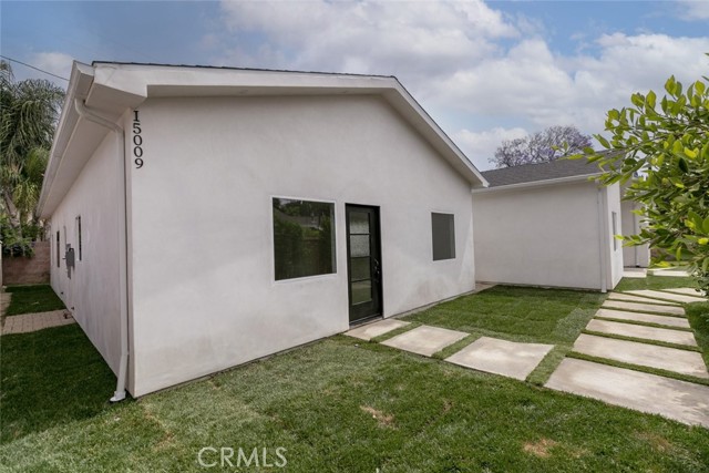 15009 Wyandotte Street, Van Nuys CA: https://media.crmls.org/medias/04ec7eb9-d35c-4055-a212-00c5ffa5f703.jpg
