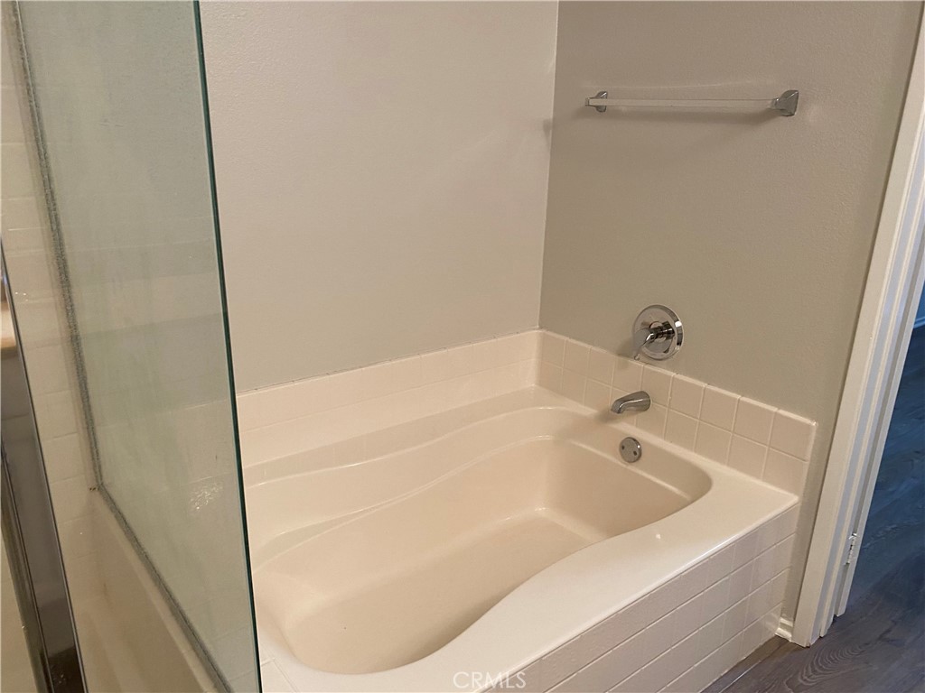 04ecbbb9 A1d2 4b3d A5de C52d3385795d