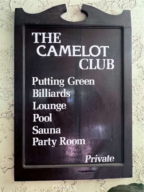 5600 Kensington Way, Culver City CA: https://media.crmls.org/medias/04ed2875-05f6-462b-8e32-99fb46811a93.jpg