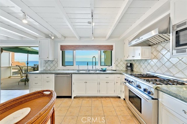Detail Gallery Image 10 of 32 For 35087 Beach Rd, Dana Point,  CA 92624 - 6 Beds | 4 Baths