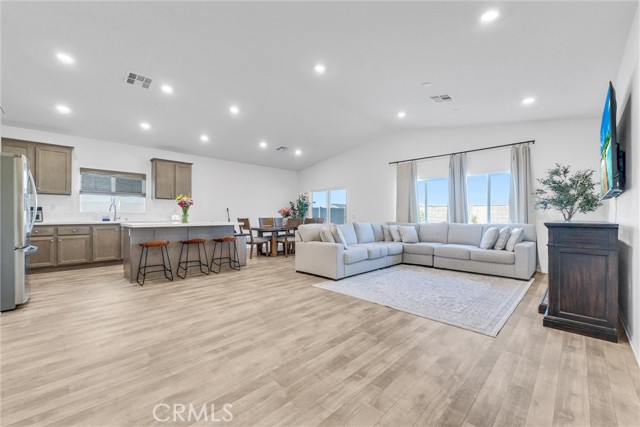 Detail Gallery Image 3 of 22 For 2018 Renata Dr, Perris,  CA 92571 - 4 Beds | 3 Baths