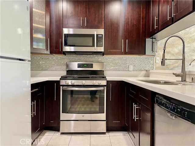10149 Commerce Avenue, Tujunga CA: https://media.crmls.org/medias/04ef1171-7a54-4e77-8f8f-e98cb2cb0bc6.jpg