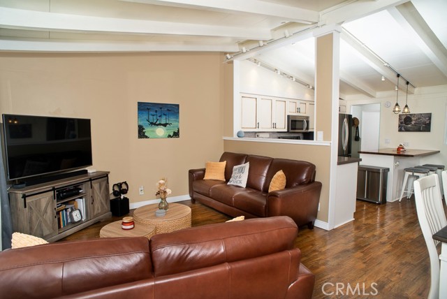 Detail Gallery Image 4 of 15 For 13232 Desmond St, Pacoima,  CA 91331 - 3 Beds | 1/1 Baths