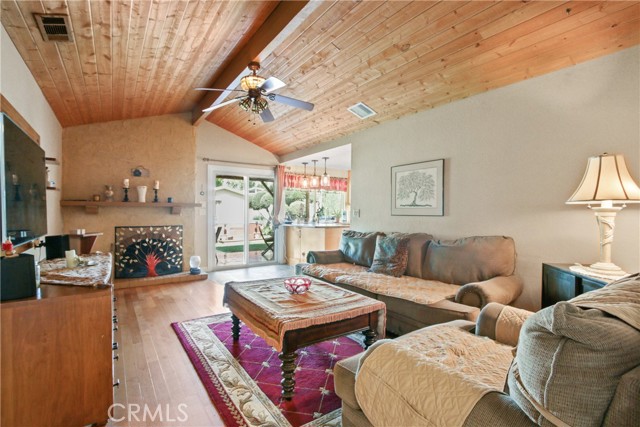 1477 Winston Court, Upland CA: https://media.crmls.org/medias/04f07ee0-ca9f-4440-b610-0ab6b283d057.jpg
