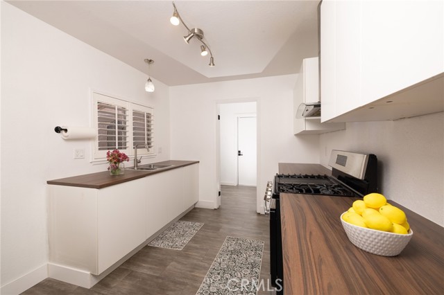 5760 Falling Leaf Lane, Jurupa Valley CA: https://media.crmls.org/medias/04f0d750-c4a9-43bb-98cf-e16415418882.jpg