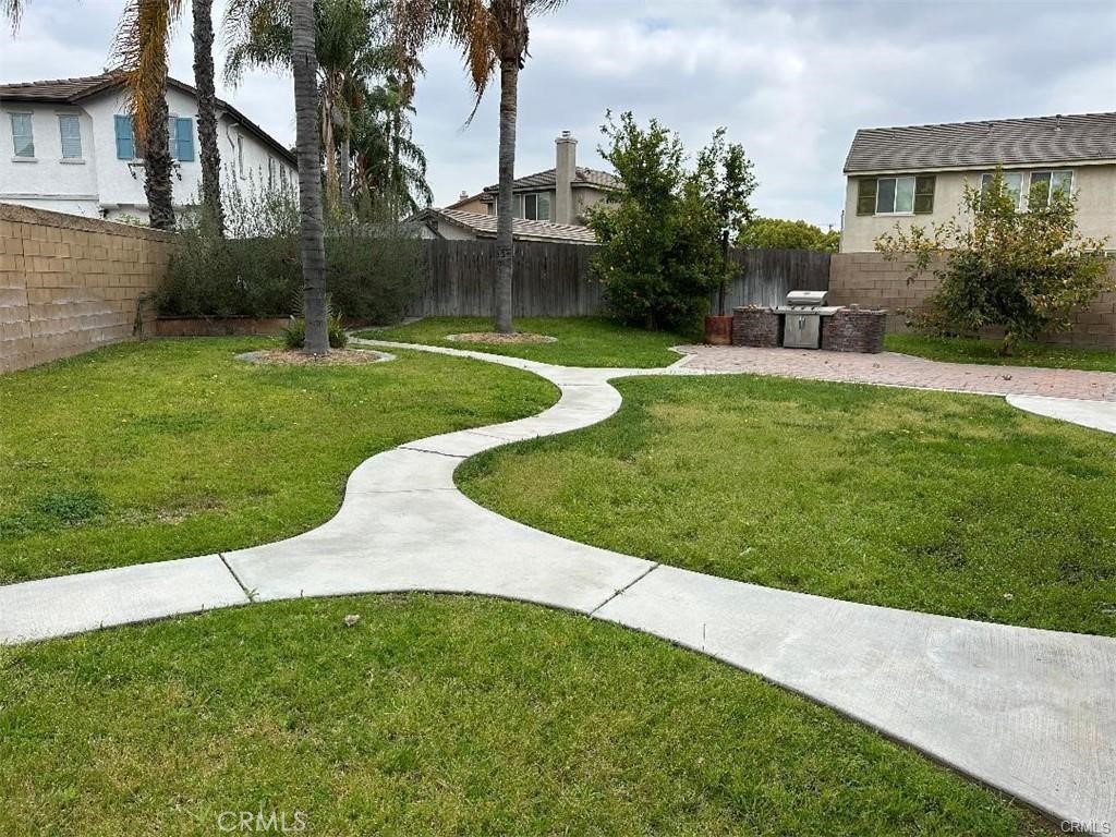 https://media.crmls.org/medias/04f0e046-24e3-4630-812d-5e1477f04d70.jpg?preset=X-Large