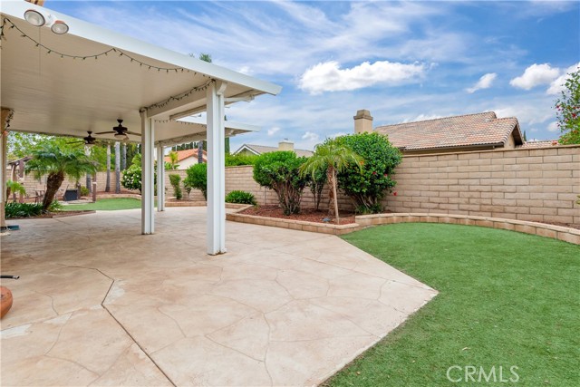 1305 Harvest Circle, Corona CA: https://media.crmls.org/medias/04f0f2ad-1ef0-4429-b684-5e659b433d59.jpg