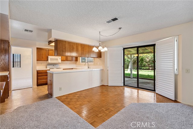 Detail Gallery Image 13 of 33 For 2859 W Avenue J9, Lancaster,  CA 93536 - 3 Beds | 3 Baths