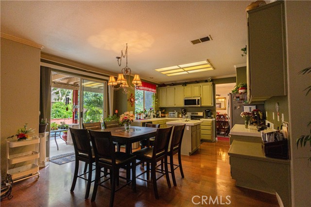 970 Riverview Circle, Corona CA: https://media.crmls.org/medias/04f1b947-d3e2-40e7-9088-71897a025411.jpg