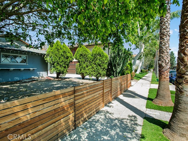 17189 Chatsworth Street photo 5