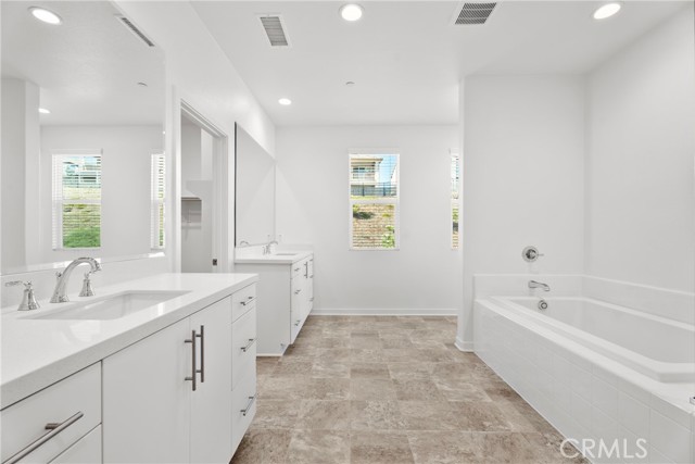 Detail Gallery Image 32 of 53 For 18121 Outlook Way, Saugus,  CA 91350 - 4 Beds | 3 Baths