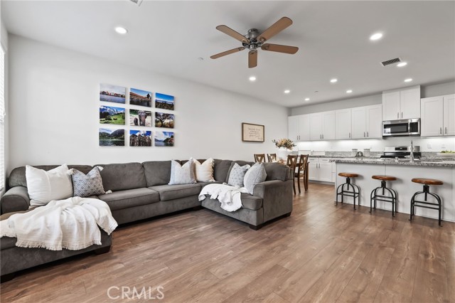 Detail Gallery Image 3 of 38 For 36 Savannah, Lake Forest,  CA 92630 - 3 Beds | 2/1 Baths