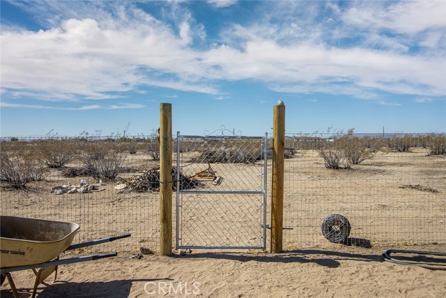 1234 Castillo Road, Landers CA: https://media.crmls.org/medias/04f29d5e-121b-440a-9718-29ec41f3d6d2.jpg