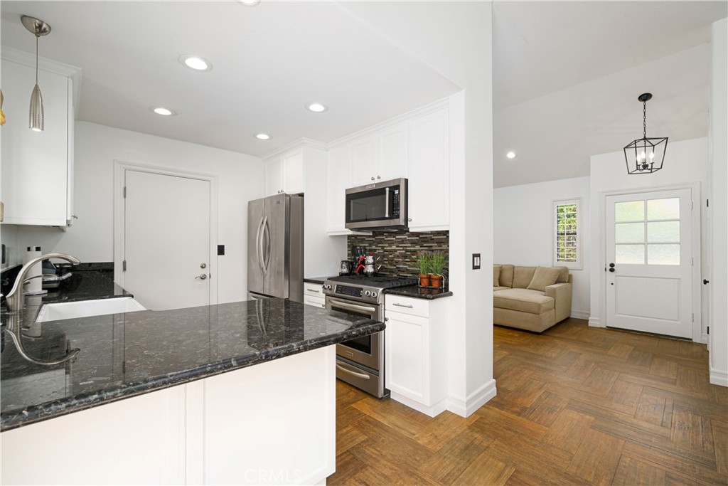 MLS #OC25233246 image #10