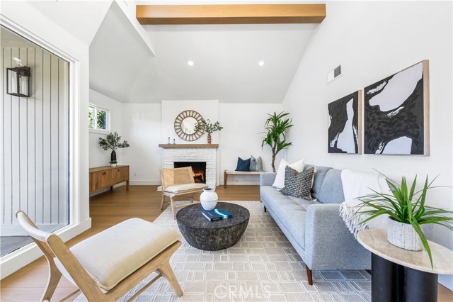 5309 E Appian Way, Long Beach CA: https://media.crmls.org/medias/04f35536-8aa3-4ace-a3df-c0cddac30c26.jpg