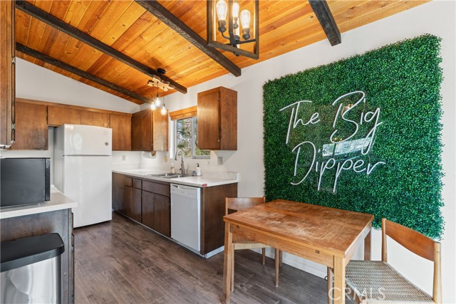 Detail Gallery Image 5 of 42 For 42646 Constellation Dr, Big Bear Lake,  CA 92315 - 4 Beds | 2 Baths